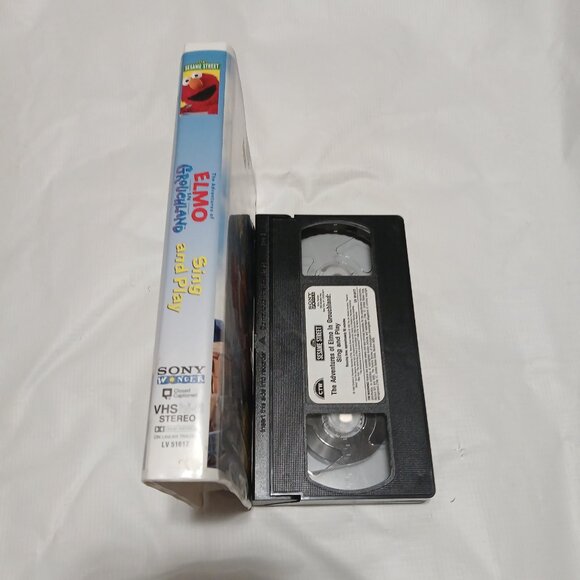 Adventures of Elmo In Grouchland Sing and Play VHS 1999 Video Tape VTG Clamshell - Picture 3 of 3